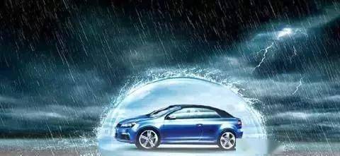 雷雨天行車安全指南 關閉門窗與放慢車速是關鍵